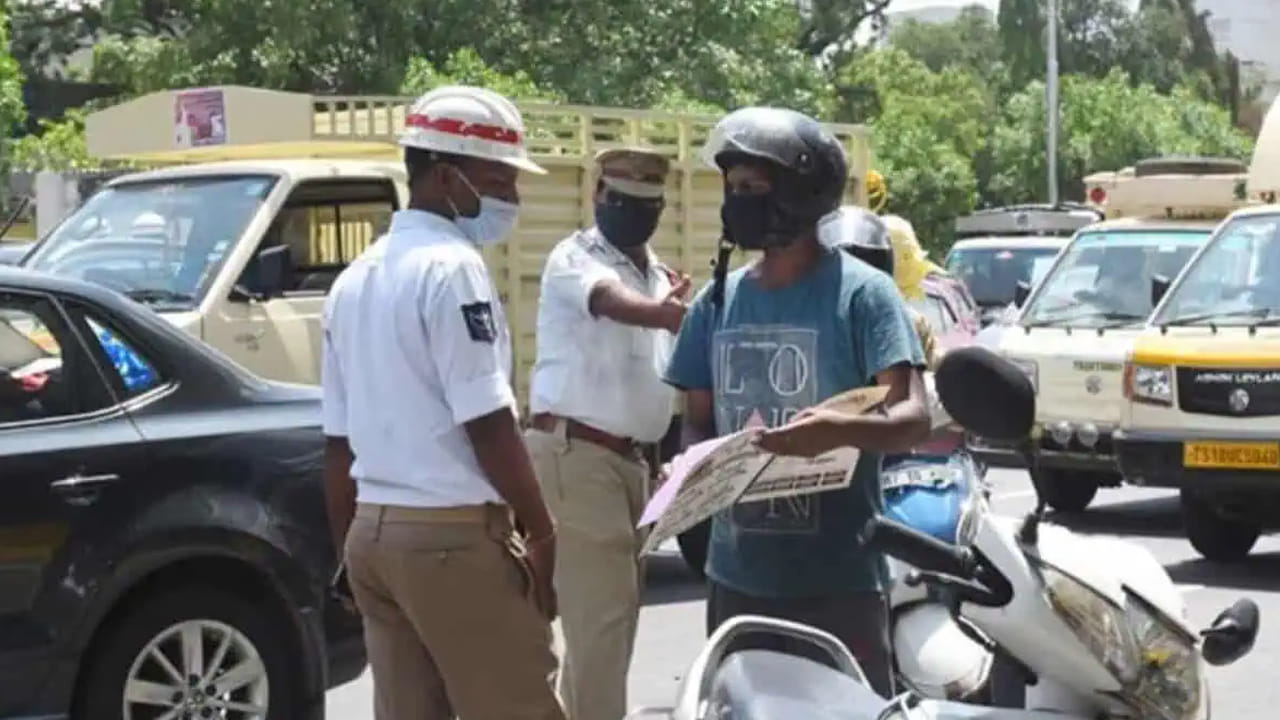 Hyderabad: ట్రాఫిక్ చలానా కడదామని క్లిక్ ఇచ్చాడు.. కట్ చేస్తే.. మెసేజ్లో అసలు మ్యాటర్ తేలింది