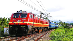 టికెట్ల ఛార్జీలు పెంచిన రైల్వేశాఖ.. ఎంత పెంచారో మీరే చూడండి