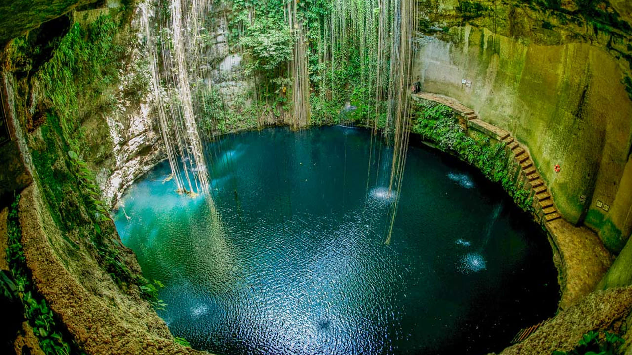 తులం, మెక్సికో: తులం అనేది మెక్సికోలోని ఒక చిన్న బీచ్ పట్టణం. తెల్లటి ఇసుకతో కూడిన స్పష్టమైన నీరు. పర్యావరణ అనుకూల రిసార్ట్లు ఇక్కడ ఉన్నాయి. యోగా, ఆరోగ్యం, ప్రకృతిని ఇష్టపడే వ్యక్తులకు ఇది గొప్ప ప్రదేశం. తులంలో మీరు యోగా తరగతులకు హాజరు కావచ్చు. తాజా సేంద్రీయ ఆహారాన్ని తినవచ్చు. బీచ్సైడ్ క్యాబిన్లలో బస చేయవచ్చు. మీరు సమీపంలోని అడవులు, పురాతన శిథిలాలను కూడా సందర్శించవచ్చు. ఇవి మీకు బిజీ జీవితం నుండి విరామం ఇస్తాయి. తులం 2025లో ఆరోగ్యకరమైన సెలవుదినం కోసం సరైనది.