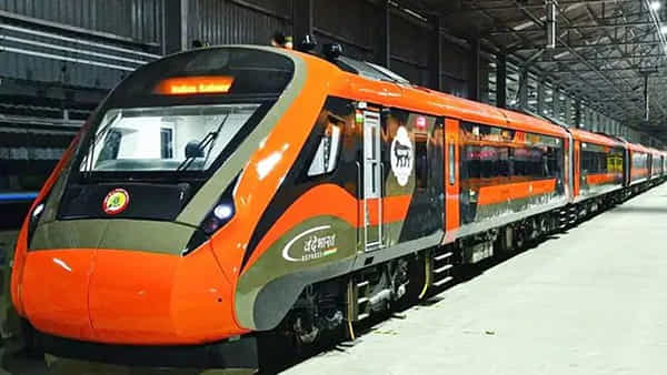 Vande Bharat Sleeper: వందే భారత్ స్లీపర్ రైళ్లపై బిగ్ అప్డేట్.. ఈ ఏడాది ఎన్ని రైళ్లు రానున్నాయంటే..? కేంద్రం క్లారిటీ