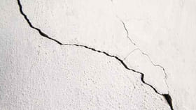 మీ ఇంటి గోడకు పగుళ్లు వస్తున్నాయా? అయితే ఈ వాస్తు దోషం ఉన్నట్లే!