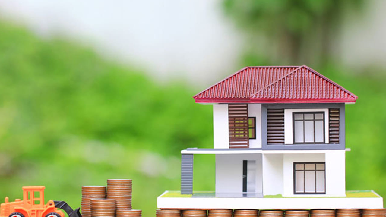 పుష్య మాసంలో ఇంటిని నిర్మించుకోకూడదంట. ఎందుకంటే ఈ సమయంలో సూర్యుడు బలహీనంగా ఉంటాడు, భూ తల్లి గర్భవతి కాలంగా పరిగణించబడుతుంది కాబట్టి, ఈ సమయంలో భూమిని తవ్వడం వలన భూ మాత కోపానికి గురి అవుతుంది. దీంతో ఈ సమయంలో ఇంటి నిర్మాణం చేపట్టడం వలన ఇంటిలో ఆనందం లేకపోవడం, పిల్లలకు అనారోగ్య బాధలు, వ్యాపారాల్లో నష్టాలు, అనారోగ్య సమస్యలు పెరుగుతాయంట.