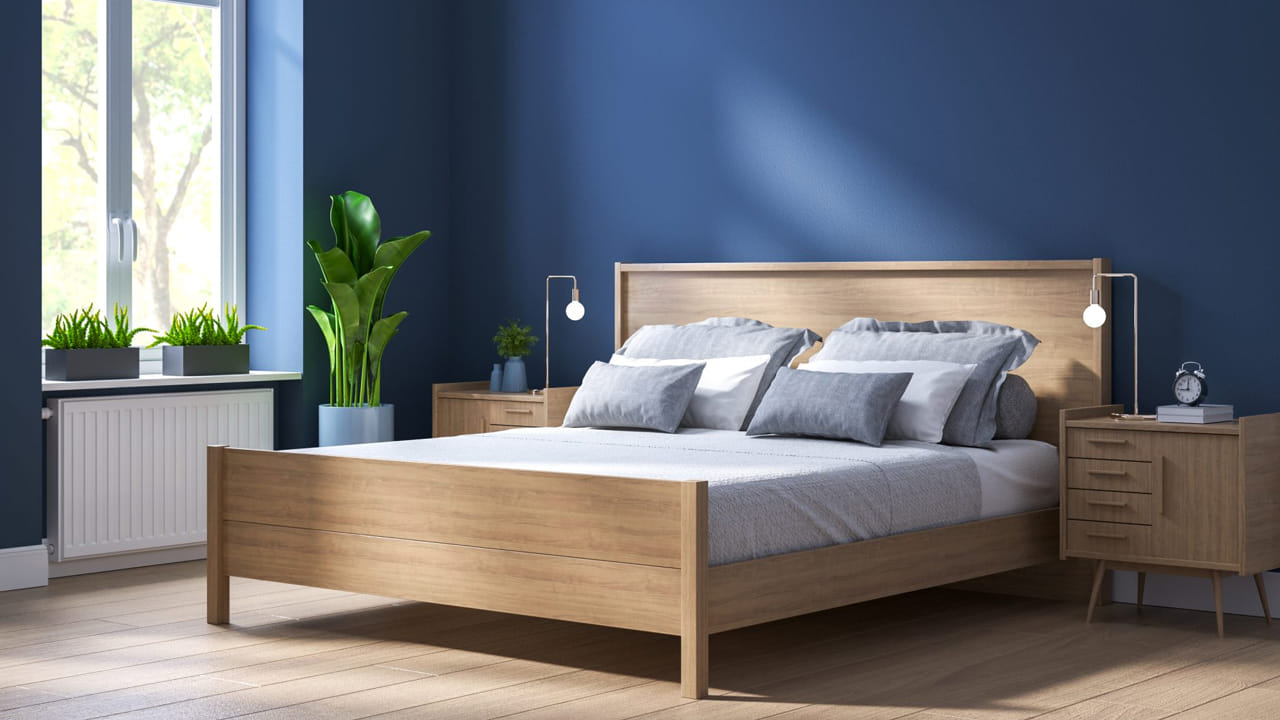 ఇక కొంత మంది బెడ్ రూమ్ విషయంలో తెలిసి తెలియ కొన్ని తప్పులు చేస్తుంటారు. బెడ్ రూమ్ సర్దుకోకుండా, బెడ్ రూమ్‌లోని వస్తువుల చెల్లా చెదురుగా ఉండగానే నిద్రపోతుంటారు. కానీ ఇలా అస్సలే చేయకూడదంట. బెడ్ రూమ్‌లో పాత వస్తువులు, బూట్లు, ఇతర వస్తువులు చిందరవందరగా ఉండటం వలన ప్రతి కూల శక్తి పెరిగి, చిరాకు, అలసట, నిద్ర సరిగ్గా పట్టక పోవడం వంటి సమస్యలు ఎదురు అవుతాయంట.