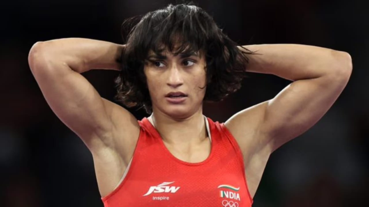 Vinesh Phogat : రెజ్లర్ వినేశ్ ఫోగట్ యూ-టర్న్..రాజకీయాల నుంచి మళ్లీ మ్యాట్ పైకి రీ ఎంట్రీ..టార్గెట్ అదే