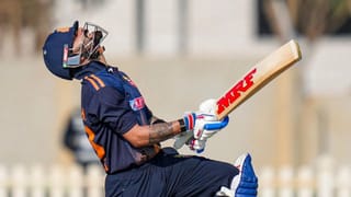 Ishan Kishan: సెంచరీతో దూకుడు.. మ్యాచ్ ఆడొద్దంటూ బీసీసీఐ షాక్.. కట్‌చేస్తే.. జట్టును వీడి ఇంటికి..?