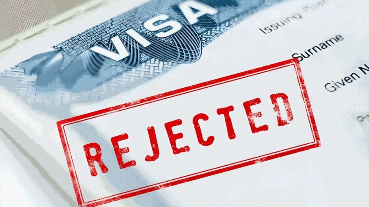 అమెరికాలోకి వచ్చే వ్యక్తులు దేశ భద్రతకు ఎలాంటి ముప్పు కలిగించరని ప్రభుత్వం నమ్మగలగాలని, అందుకే ఈ వెట్టింగ్ తప్పనిసరి అని అమెరికా విదేశాంగ శాఖ స్పష్టం చేసింది. విశ్వసనీయతను నిరూపించుకోవాల్సిన బాధ్యత వీసాదారులపైనే ఉంటుందని కూడా పేర్కొంది. అయితే వీసాదారుల అర్హతలపై ప్రభుత్వానికి ఏదైనా అనుమానం కలిగినప్పుడు తాత్కాలికంగా వీసాను రద్దు చేస్తుంది. ఈ సమయంలో వీసా స్టాంప్ చెల్లుబాటు కాకపోయితే గడువు ముగిసే వరకు వారు అమెరికాలో ఉండవచ్చు. అయితే, ఒకసారి దేశం విడిచి వెళ్తే మళ్లీ ప్రవేశానికి అవకాశం ఉండదు.