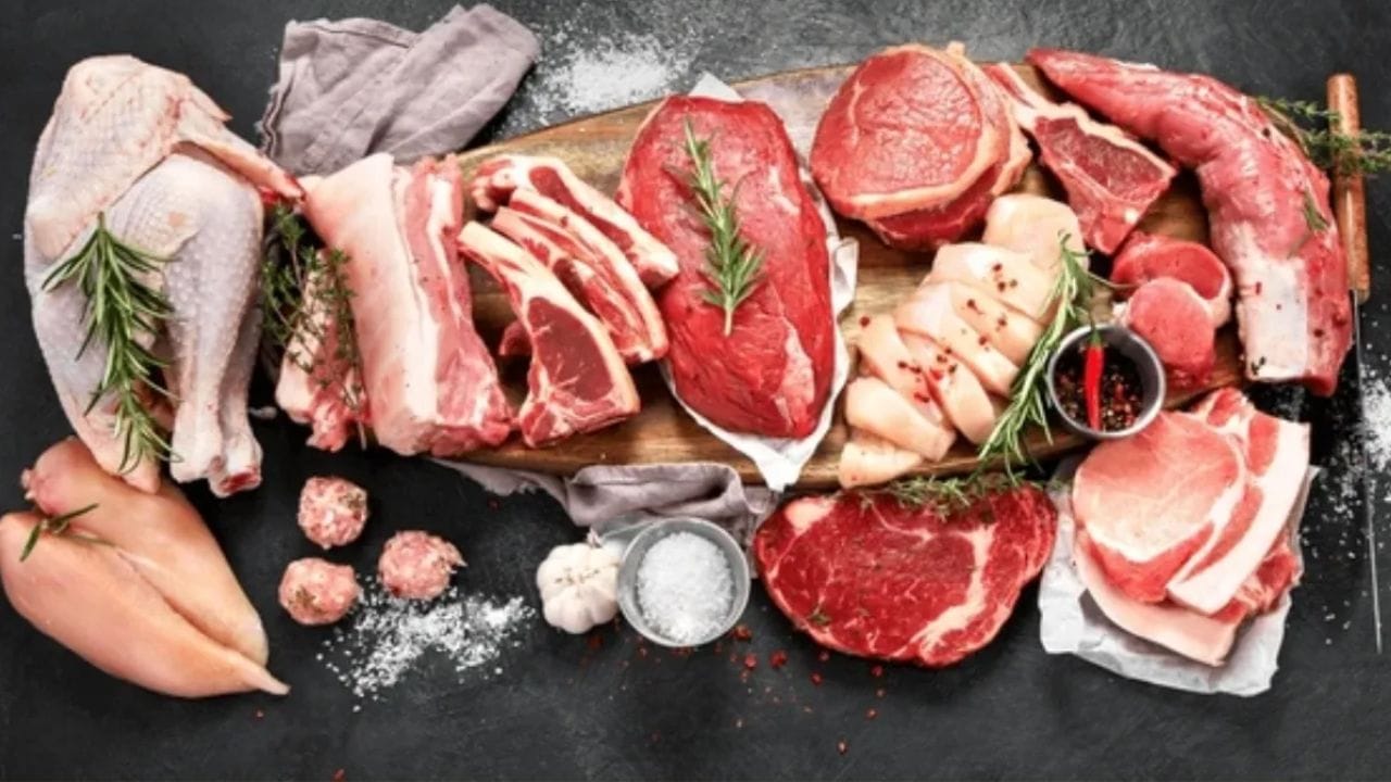 నాన్‌వెజ్‌ అంటే ఇష్టపడిని వారు ఎవరు ఉంటారు. ప్రతి ఒక్కరికి మాంసం అంటే ప్రేమే.. అయితే మానవులు తినే కొన్ని రకాల మాంసా ఆహారాలు లగ్జరీ కారు, బంగారు ఆభరణాల కంటే ఎక్కువ ధరలను కలిగి ఉంటాయట. వాటి ప్రత్యేక రుచి కారణంగానే ఆ ఆహార పదార్థాలకు అంత ధర ఉంటుందట. కాబట్టి ప్రపంచంలోనే అత్యంత ఖరీదైన మాంసాహారాల ఏవో చూద్దాం. 