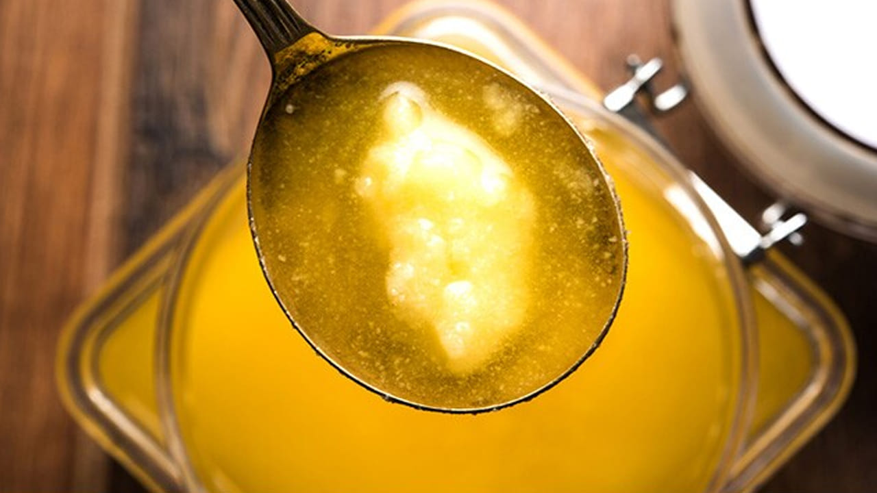Ghee Drink: ఖాళీ కడుపుతో గోరువెచ్చని నీటిలో ఒక్క స్పూన్ ఇది కలిపి తాగితే.. బంగారంలాంటి ఆరోగ్యం..
