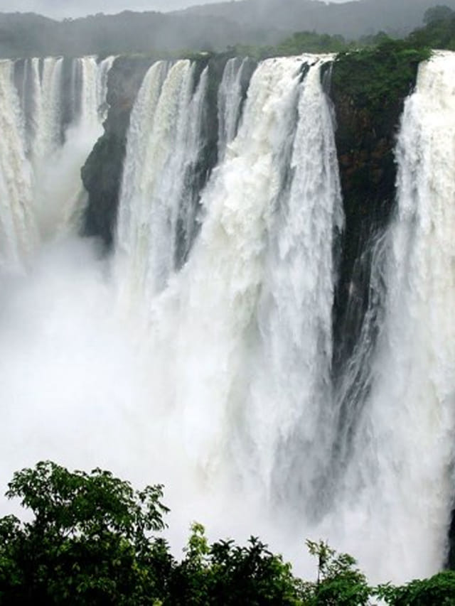 స్వర్గంలోని పాల ధారల వలె కనిపించే దక్షిణ భారతావనిలో జలపాతాలు..