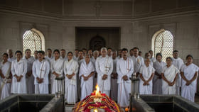 అంత్యక్రియల సమయంలో తెల్లటి వస్త్రాలే ఎందుకు ధరిస్తారో తెలుసా?