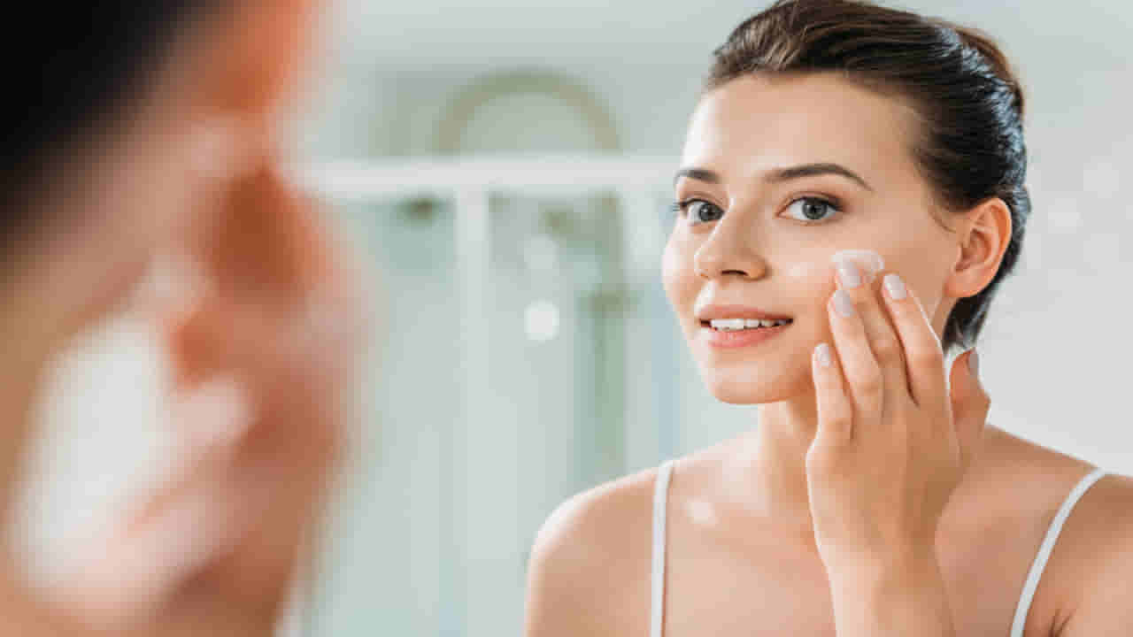 పార్లర్‌కి వెళ్లాల్సిన పనే లేదు..ఈ టిప్స్‌తో ఖర్చులేకుండా ఇంట్లోనే మెరిసే చర్మం మీ సొంతం..!