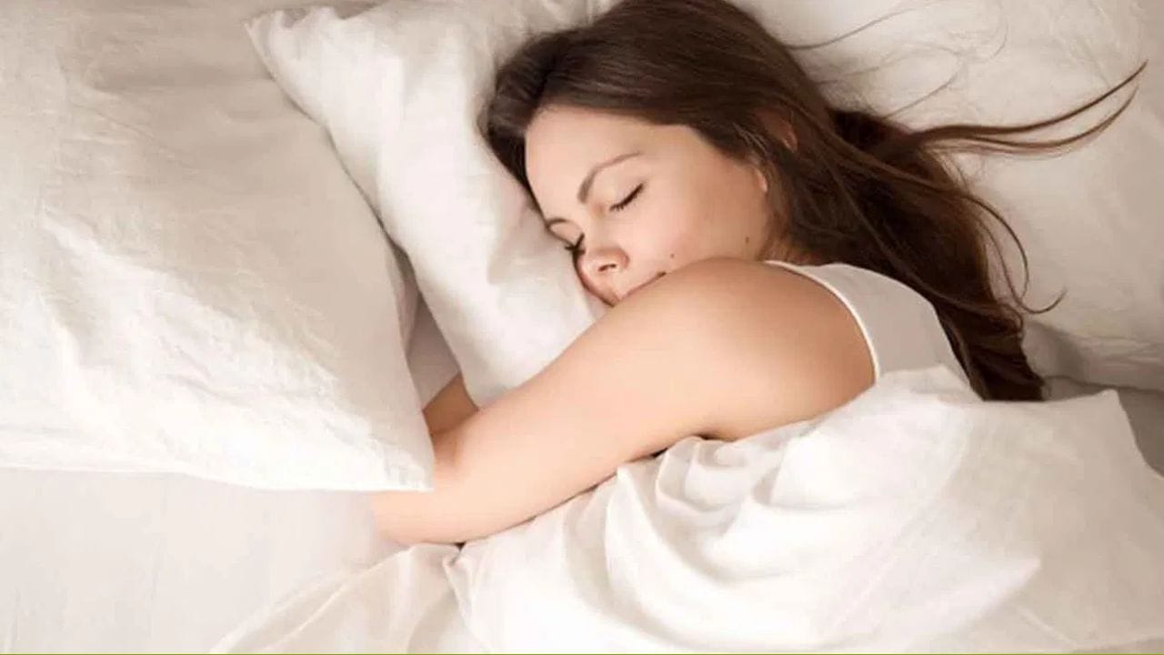 Winter Sleep: చలికాలంలో సుఖమైన నిద్రకోసం.. పడుకునే ముందు వీటిని ధరించండి!