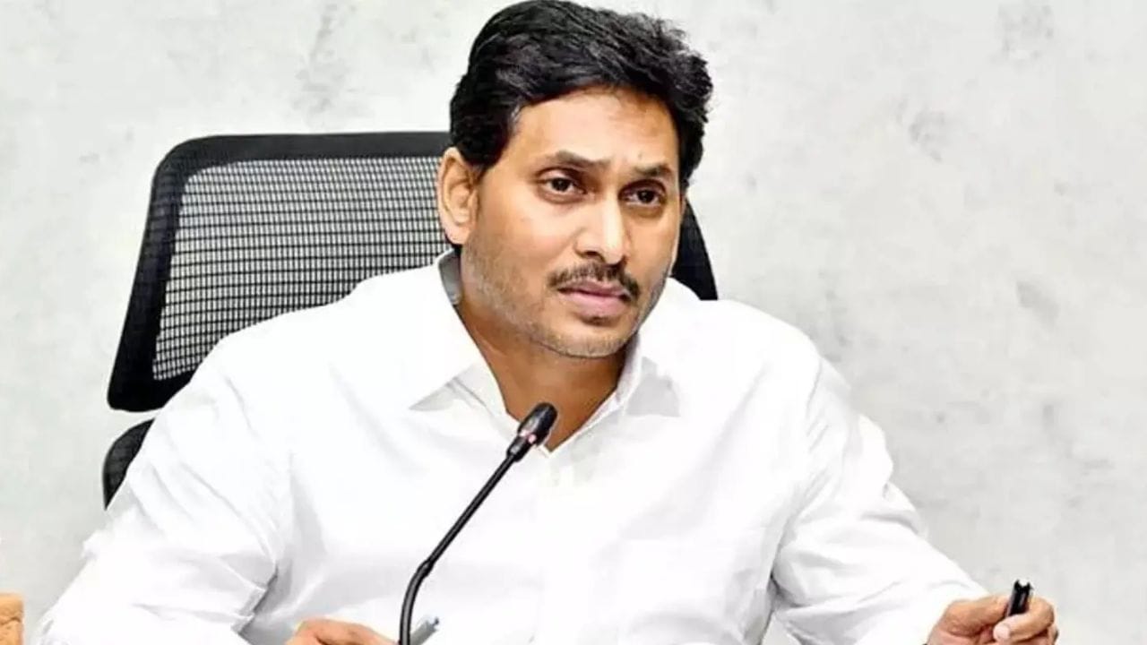 YS Jagan Mohan Reddy: ఏపీ మాజీ సీఎం జగన్‌ మోహన్ రెడ్డికి స్వల్ప అస్వస్థత.. ఇవాళ్టి కార్యక్రమాలు రద్దు