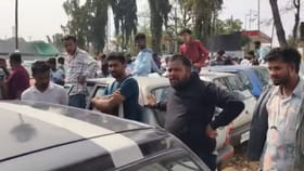 రూ.26 వేలకే కారు.. జనం బార్లు.. ఆ తర్వాత...