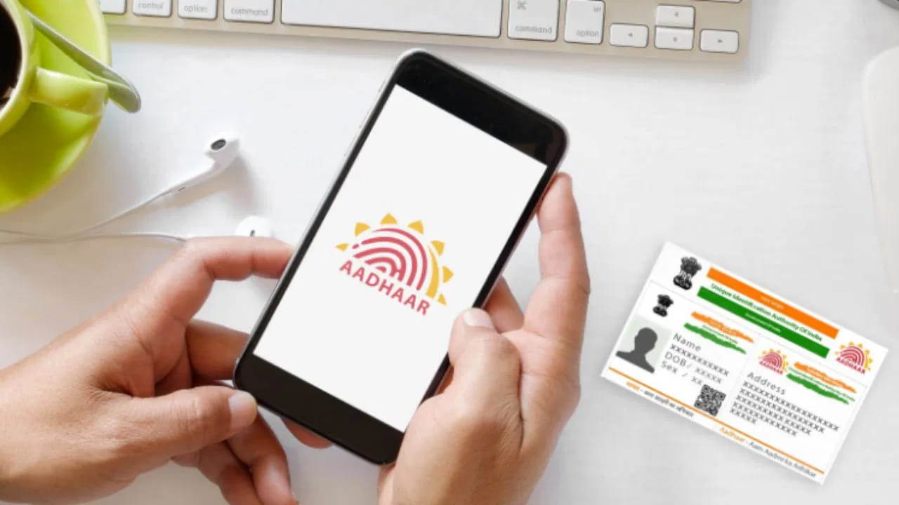 మీ ఆధార్ కార్డులో ఈ మార్పు చేయడానికి రూ.50 రుసుము చెల్లించాలి. దానిని మీరు ఆధార్ సేవా కేంద్రంలో చెల్లించాలి. మీ భర్త పేరును మీ ఆధార్ కార్డులో చేర్చడం తప్పనిసరి కాదు. కానీ చాలా సందర్భాలలో ఇది సౌకర్యవంతంగా ఉంటుంది. ఆధార్ కార్డు అప్‌డేట్‌ చేయడానికి 7 నుండి 15 రోజులు పట్టవచ్చు. మీరు UIDAI వెబ్‌సైట్‌లోని అప్‌డేట్‌ స్టేటస్‌తో తనిఖీ చేయవచ్చు.