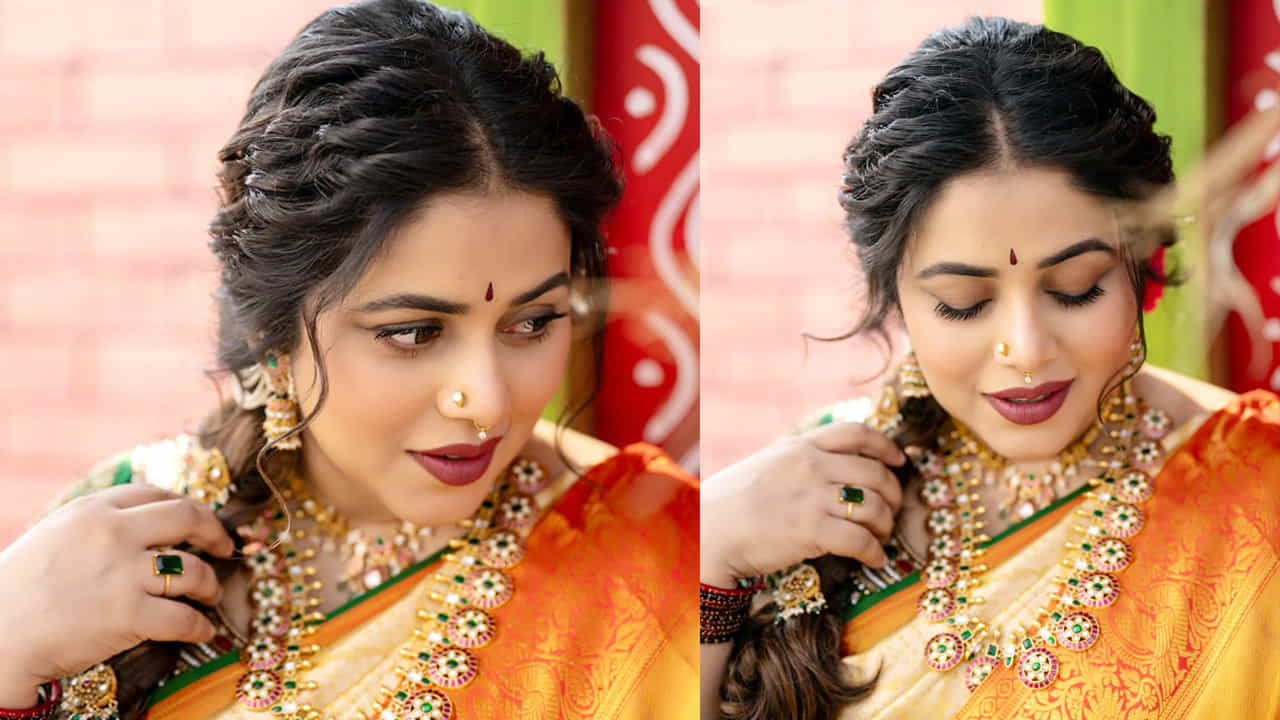 ఇటీవలే బాలయ్య నటించిన అఖండ 2 తాండవం సినిమాలో ఓ కీలక పాత్రలో మెరిసిన పూర్ణ త్వరలోనే రెండో సారి తల్లిగా ప్రమోషన్ పొందనుంది.