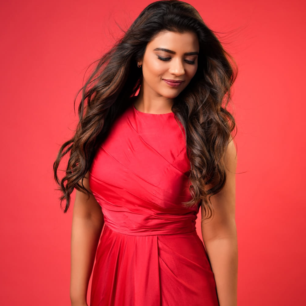 ఆతర్వాత వరుసగా మిస్ మ్యాచ్, వరల్డ్ ఫేమస్ లవర్, టక్‌ జగదీష్‌, రిపబ్లిక్‌ సినిమాలతో ప్రేక్షకులను విశేషంగా అలరించింది. అదే విధంగా తమిళ్ లోనూ సినిమాలు చేసి ప్రేక్షకులను ఆకట్టుకుంది ఈ అందాల తార.