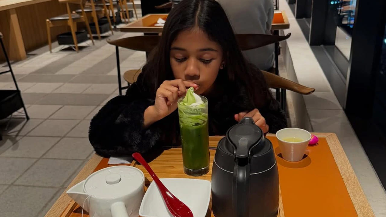  ఇందుకు సంబంధించిన ఫొటోలను అల్లు అర్జున్ సతీమణి స్నేహారెడ్డ ఎప్పటికప్పుడు సోషల్ మీడియాలో షేర్ చేస్తోంది. దీంతో ఈ ఫొటోలు నెట్టింట వైరల్ అవుతున్నాయి.