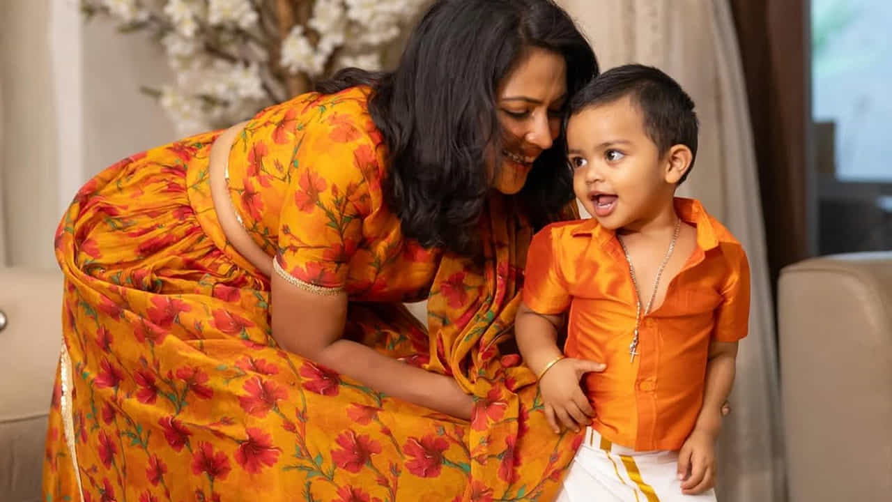 అలాగే కొన్ని వెబ్ సిరీసుల్లోనూ నటించి మెప్పించింది అమలా పాల్. సినిమాల సంగతి పక్కన పెడితే.. వ్యక్తిగత జీవితంలో ఆటు పోట్లు ఎదుర్కొందీ అందాల తార