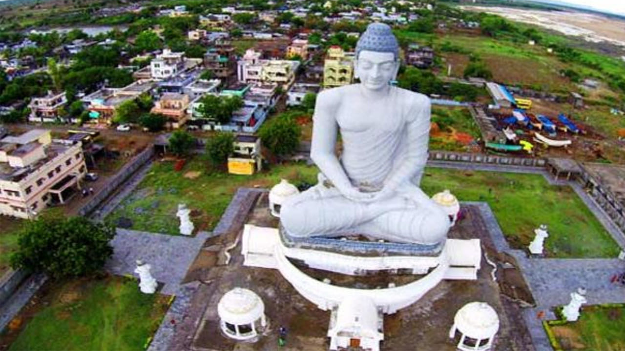 తెలుగు రాష్ట్రాల మధ్య రాకపోకలు ఎక్కువగా జరుగుతూ ఉంటాయి. ఏపీ నుంచి హైదరాబాద్‌కు పెద్ద సంఖ్యలో విద్య, ఉపాధి కోసం ప్రజలు వస్తూ ఉంటారు. ఇక హైదరాబాద్ నుంచి కూడా పెద్ద సంఖ్యలో జనం ఏపీలోని వివిధ ప్రాంతాలకు వెళ్తుంటారు. దీంతో హైదరాబాద్ నుంచి ఏపీకి వెళ్లే రూట్లల్లో వాహనాల రాకపోకలు ఎక్కువగా ఉంటాయి.