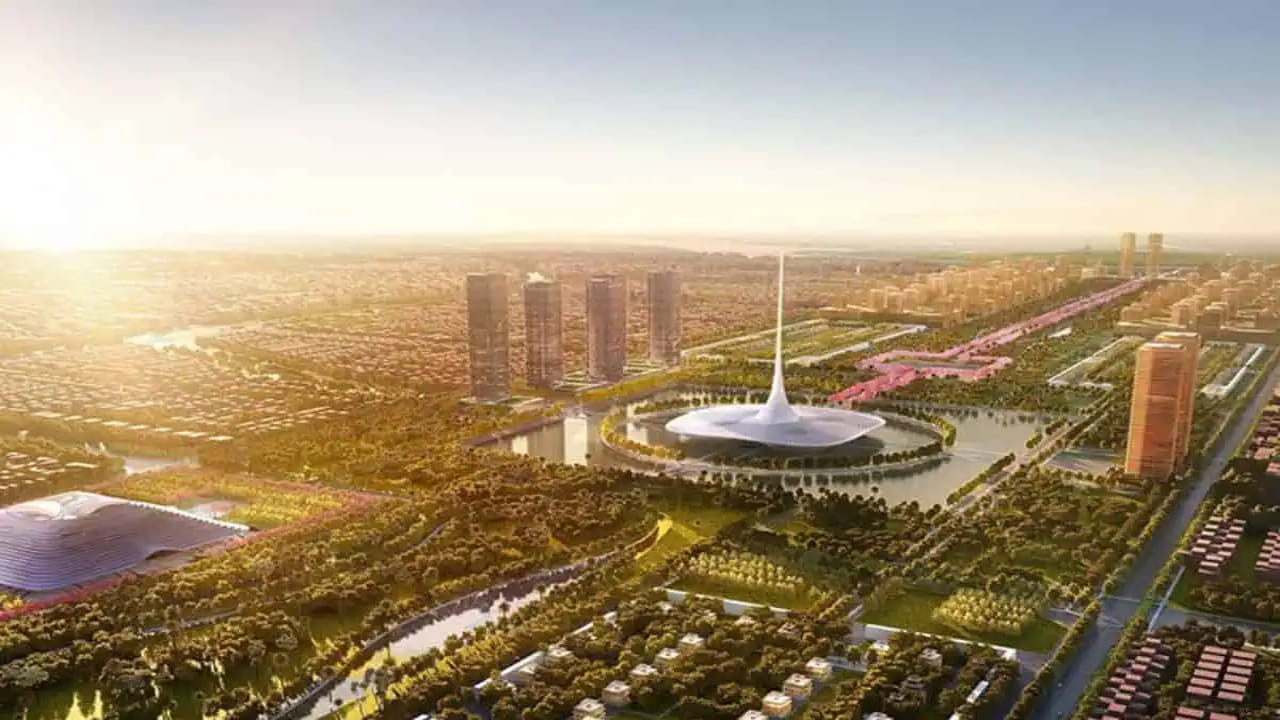 రెండు రాష్ట్ర ప్రభుత్వాలు సరిహద్దులను కలిపే రోడ్లను విస్తరించడంపై దృష్టి పెట్టాయి. ఈ క్రమంలో ఏపీ ప్రభుత్వం మరో ముందడుగు వేసింది. గుంటూరు-హైదరాబాద్ రూట్లో మరో కొత్త హైవేను నిర్మిస్తోంది. కేంద్ర ప్రభుత్వ భాగస్వామ్యంతో ఈ హైవే నిర్మాణం శరవేగంగా జరుగుతోండగా.. 2027 నాటికి పూర్తి చేయాలనే లక్ష్యం నిర్దేశించుకున్నారు.
