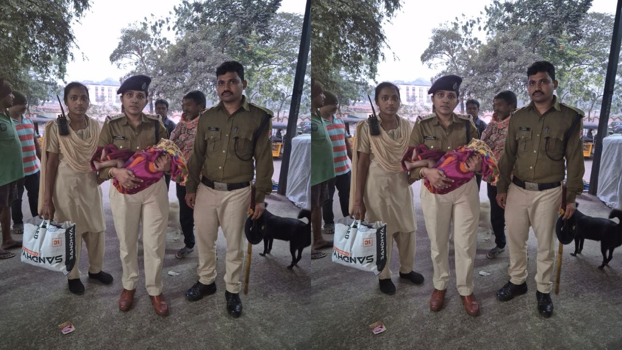 Andhra News: అయ్యో పాపం ఏ తల్లి కన్న బిడ్డో.. ఆటోలో ఏడిస్తూ కనిపించిన పసికందు.. ఎవరని ఆరా తీయగా..