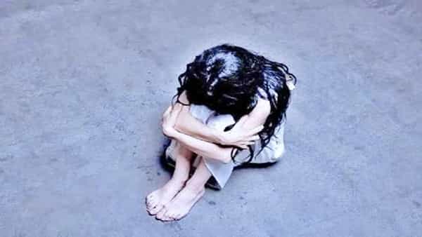 Andhra News: ఛీ.. ఛీ.. ఏం మనిషివిరా.. కూతురి వయసున్న బాలికను ఎత్తుకెళ్లి..