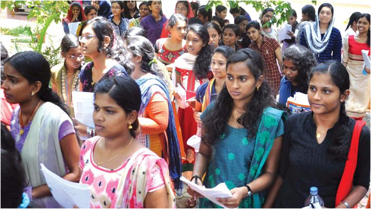 Aadhaar Card: ఏపీలోని విద్యార్థులకు సూపర్ ఛాన్స్.. అవి పూర్తిగా ఉచితం.. కేవలం ఐదు రోజులే అవకాశం