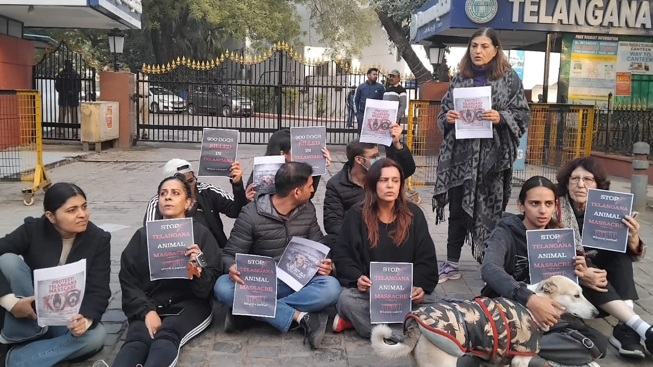 జంతు సంక్షేమ చట్టాలకు విరుద్ధంగా సామూహిక హత్యలు జరుగుతున్నాయని ఆవేదన వెలిబుచ్చారు. ఇలాంటి చర్యలు సమాజాన్ని నైతికంగా వెనక్కి నెట్టేస్తాయన్నారు. వెంటనే జంతు హత్యలు నిలిపివేయాలని, బాధ్యులపై కఠిన చర్యలు తీసుకోవాలని తెలంగాణ ప్రభుత్వాన్ని డిమాండ్ చేశారు.