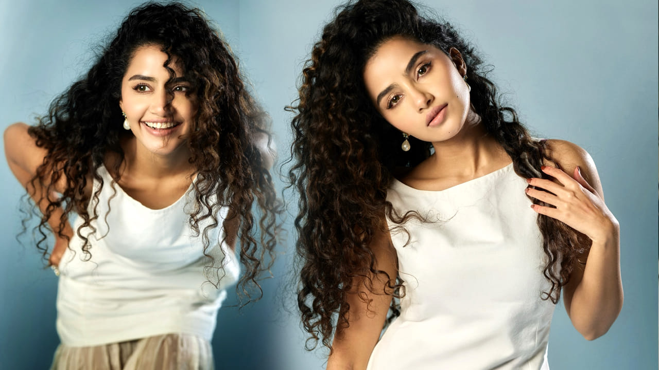 ఏం కళ్లు రా బాబు..! చూస్తూనే ఉండిపోవచ్చు..!! అనుపమ మెరుపులు