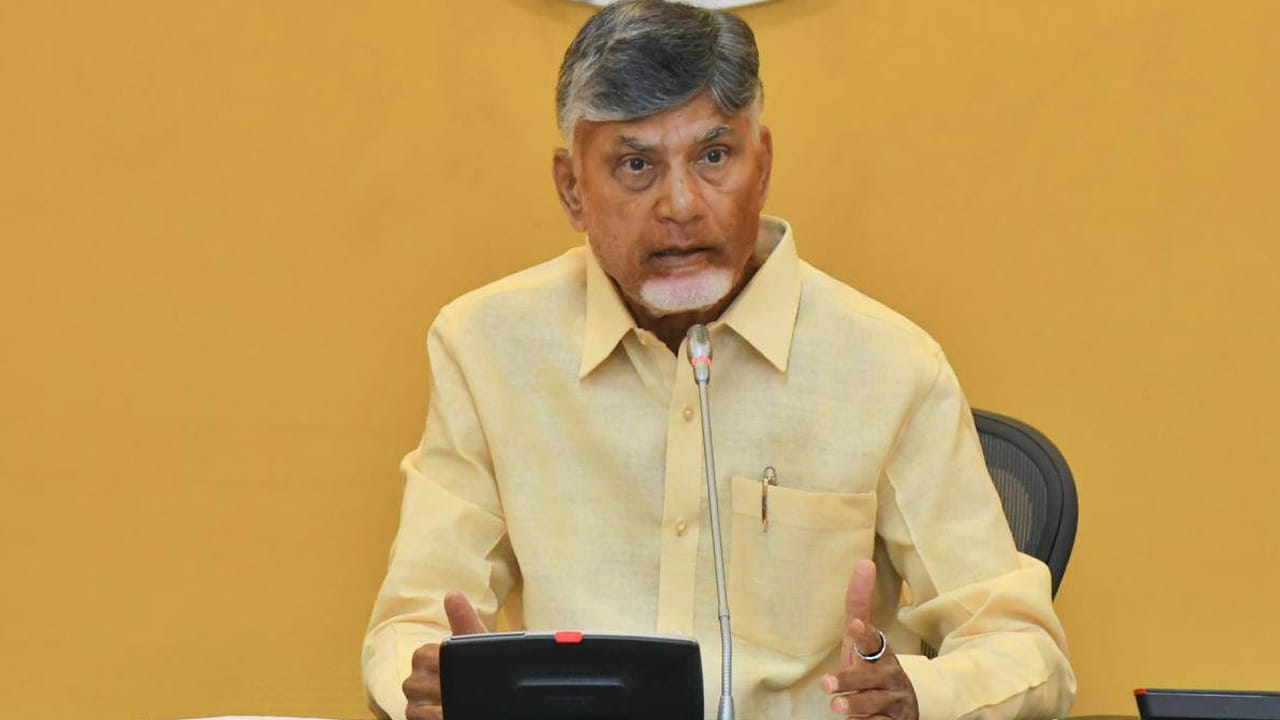 ఏపీ ప్రభుత్వం ఎస్సీ, ఎస్టీ పారిశ్రామికవేత్తల బ్యాంకు ఖాతాల్లో డబ్బులు జమ చేసింది. ఎస్సీ, ఎస్టీ వ్యాపారులకు ప్రభుత్వం ప్రోత్సహకాలు అందిస్తోంది. వీటిని గత కొంతకాలంగా పెండింగ్లో పెట్టగా.. తాజాగా విడుదల చేయడంతో పారిశ్రామికవేత్తలు ఆనందంలో ముగినిపోయారు. ఏకంగా రూ.60.21 కోట్లను వారి బ్యాంక్ అకౌంట్లో జమ చేసింది.