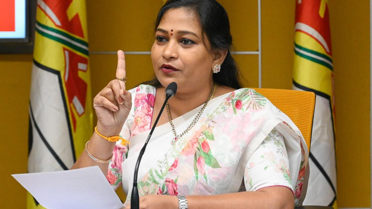 గత ప్రభుత్వం ఉద్యోగాలను భర్తీ చేయడంలో విఫలమైందని అనిత ఆరోపించారు, తాజాగా నెల్లూరు జైలును అనిత సందర్శించారు. ఈ సందర్భంగా ఖైదీలు తయారుచేస్తున్న వస్తువులను పరిశీలించారు. అలాగే ఖైదీలకు అందిస్తున్న వసతుల గురించి ఆరా తీశారు. 
