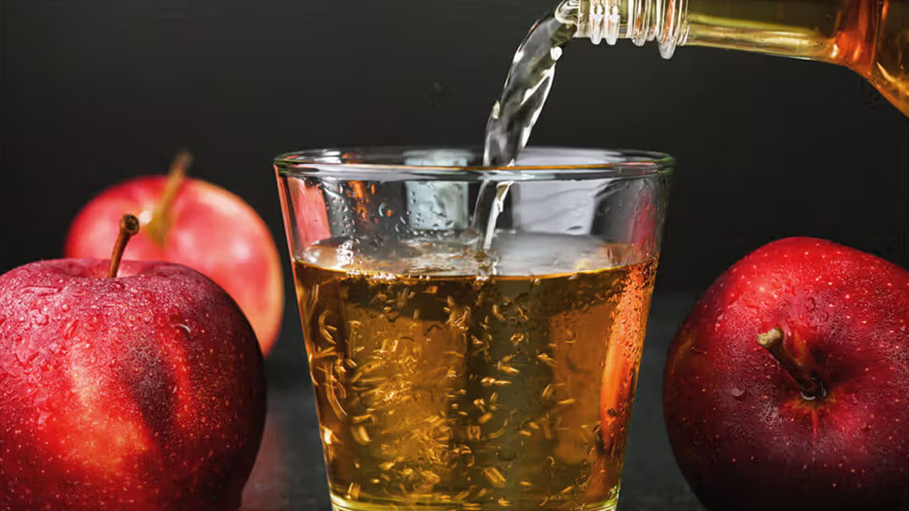 దీన్ని తాగడం వల్ల కొవ్వు జీవక్రియ కూడా సహాయపడుతుంది. ఇది త్వరగా బరువు తగ్గడానికి సహాయపడుతుంది. ఖాళీ కడుపుతో దీన్ని తాగడం చాలా ప్రయోజనకరంగా ఉంటుంది. 