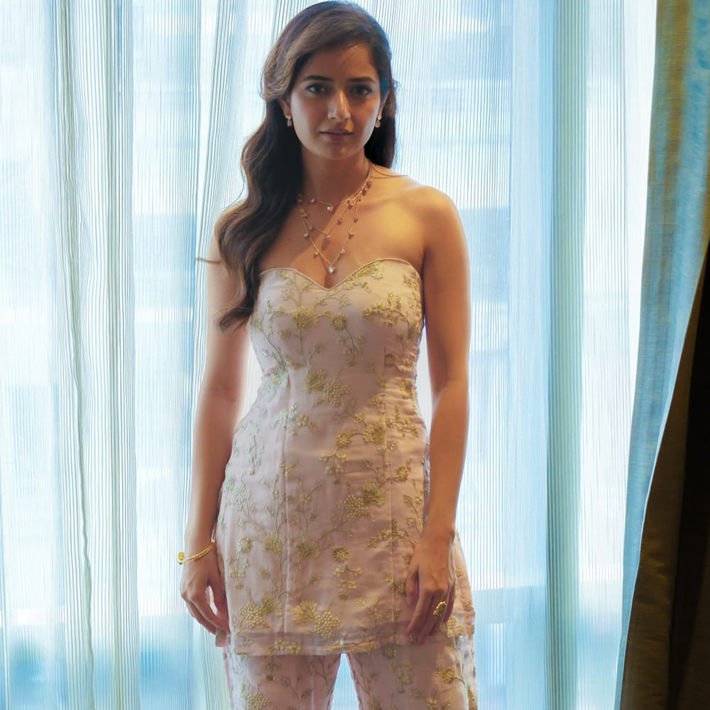 ఆతర్వాత కింగ్ నాగార్జునతో నా సామీరంగ సినిమాలో నటించింది. ఈ సినిమాలో తన నటనతో కట్టిపడేసింది ఆషిక రంగనాథ్. ఈ సినిమా ఓ మోస్తరు విజయం సాధించింది. ఆతర్వాత ఆషిక రంగనాథ్ కు ఆఫర్స్ పెరిగాయి. 