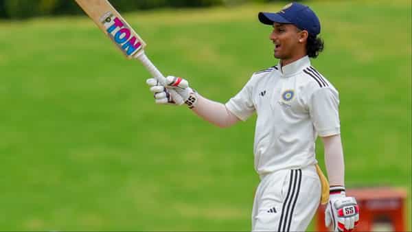 Team India : తోపు ప్లేయర్లను వదిలి పెట్టి ..1000రన్స్ కూడా లేని ప్లేయర్ను సెలక్ట్ చేయడం పై దుమారం