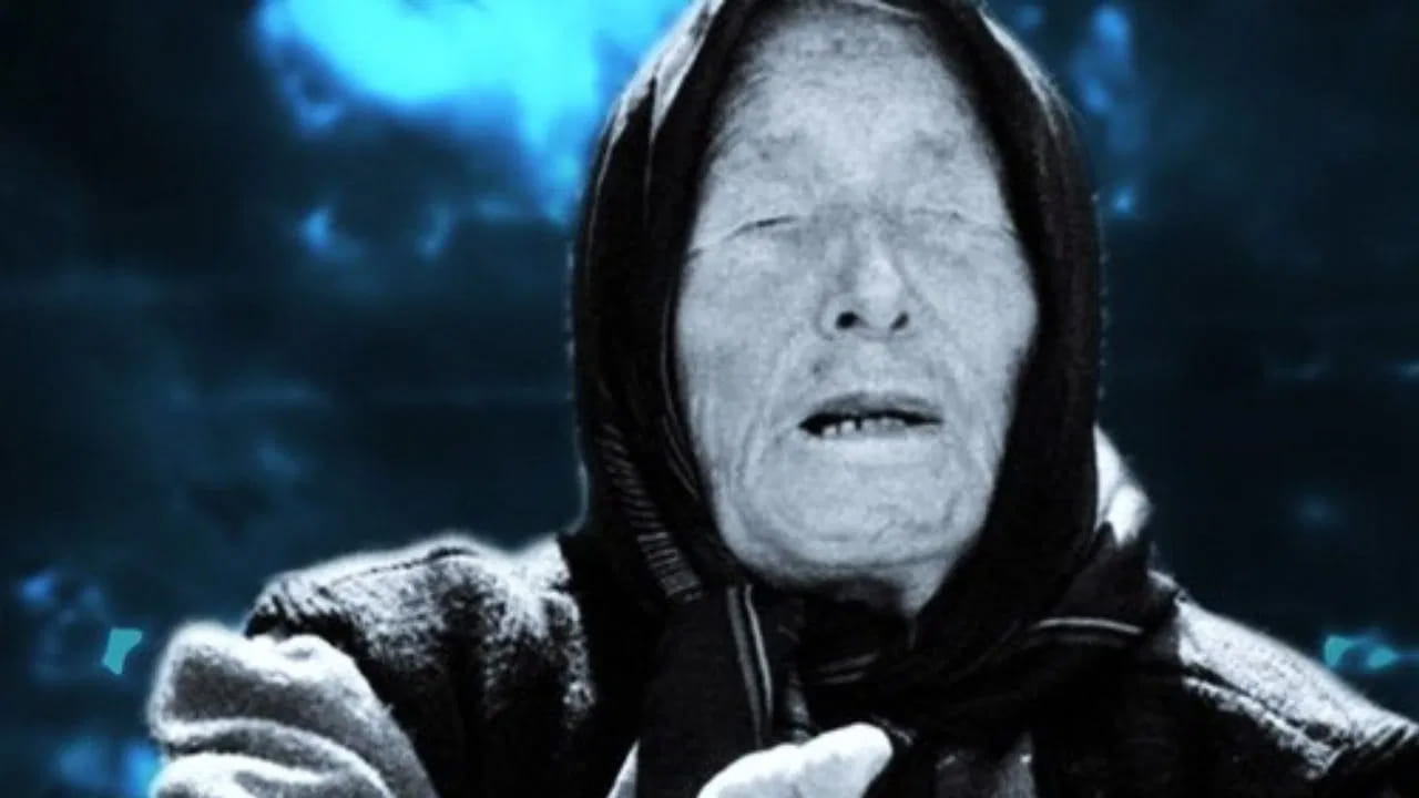 Baba Vanga Predictions for 2026: బల్గేరియన్ ఆధ్యాత్మికవేత్త, కాలజ్ఞానిగా ప్రసిద్ధి చెందిన బాబా వంగా (వాంజెలియా పాండేవా గుష్టెరోవా) 2026 సంవత్సరానికి తన అంచనాలు తెలియజేశారు. ఆమె 1996లోనే మరణించినప్పటికీ.. ఆమె చెప్పిన చాలా విషయాలు ఇప్పటి పరిస్థితులకు అద్దం పడుతున్నాయి. ప్రపంచ ఆర్థిక వ్యవస్థ గురించి కూడా అంచనాలు వేశారు. ఆర్థిక మాంద్యం, ఆర్థిక అస్థిరతకు సంబంధించిన కొన్ని సంచలన విషయాలను తెలియజేశారు. ఎక్స్‌ప్రెస్, స్కైహిస్టరీ నివేదిక ప్రకారం..  2026 సంవత్సరానికి సంబంధించిన ఆమె అంచనాలను ఇప్పుడు తెలుసుకుందాం. 