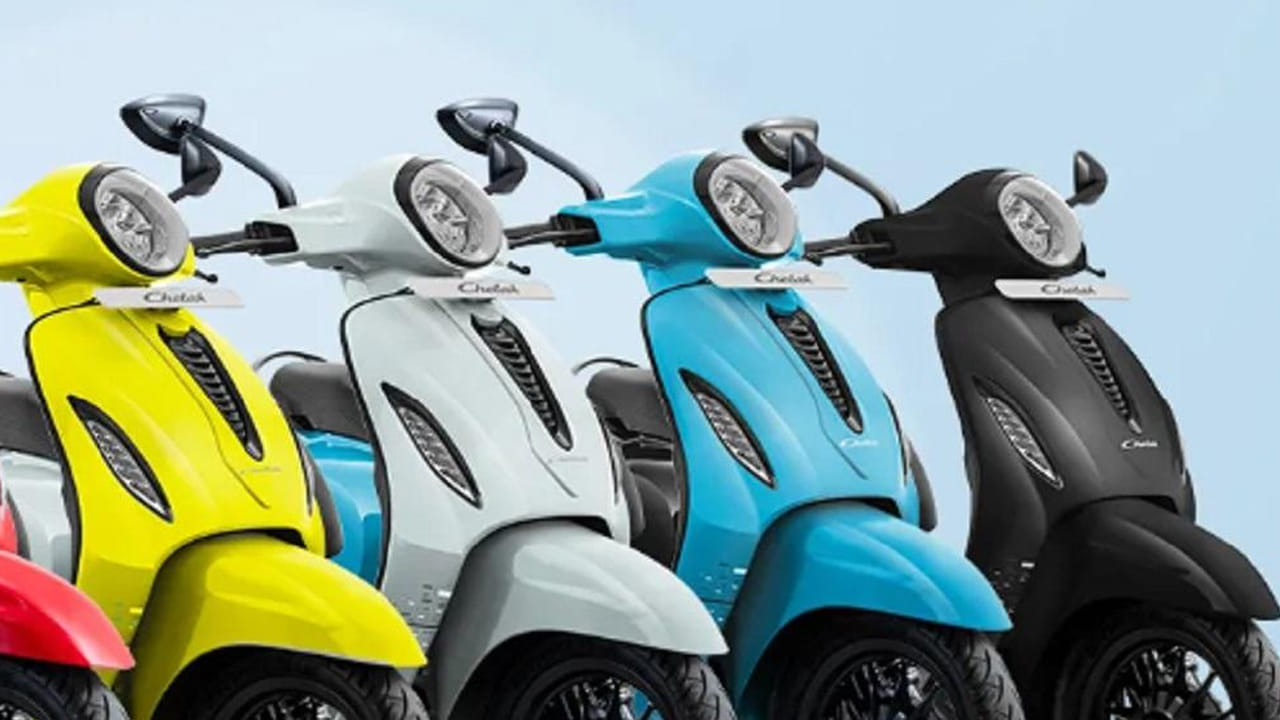  Bajaj Chetak: బజాజ్ ఆటో ఇటీవలే భారతదేశంలో చేతక్ C2501 లేదా చేతక్ C25 ను విడుదల చేసింది. ఇది బజాజ్ చేతక్ ఎలక్ట్రిక్ స్కూటర్ సిరీస్‌లో అత్యంత సరసమైన మోడల్. కొత్త బజాజ్ చేతక్ C25 ఒక ప్రాక్టికల్ ఎలక్ట్రిక్ స్కూటర్, దీని ధర రూ.91,399 (ఎక్స్-షోరూమ్).