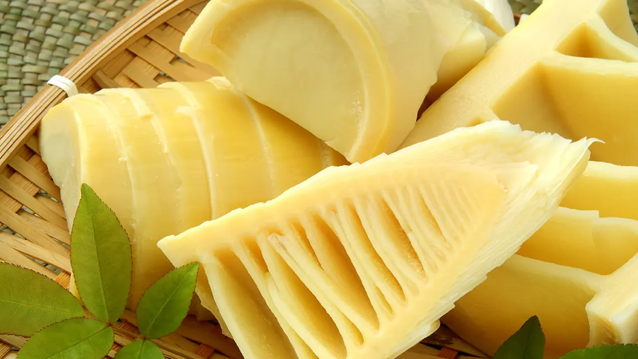 వీటిలో కొవ్వు తక్కువగా ఉంటుంది. ఫైబర్ ఎక్కువగా ఉంటుంది. అలాగే వీటిలో విటమిన్లు, శరీరానికి కావాల్సిన పోషకాలు
వెదురు పిలకల్లో ఉంటాయని వెల్లడించారు.