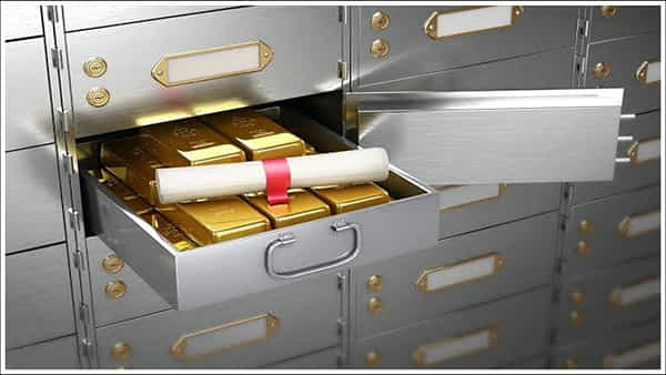 Bank Locker: మీ బంగారం బ్యాంక్ లాకర్లో భద్రంగా ఉందా? RBI రూల్స్ తెలిస్తే ఆశ్చర్యపోతారు!