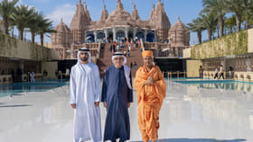 అబూదాబీ BAPS హిందూ మందిరం సందర్శించిన యూఏఈ అధ్యక్షుడి సలహాదారు