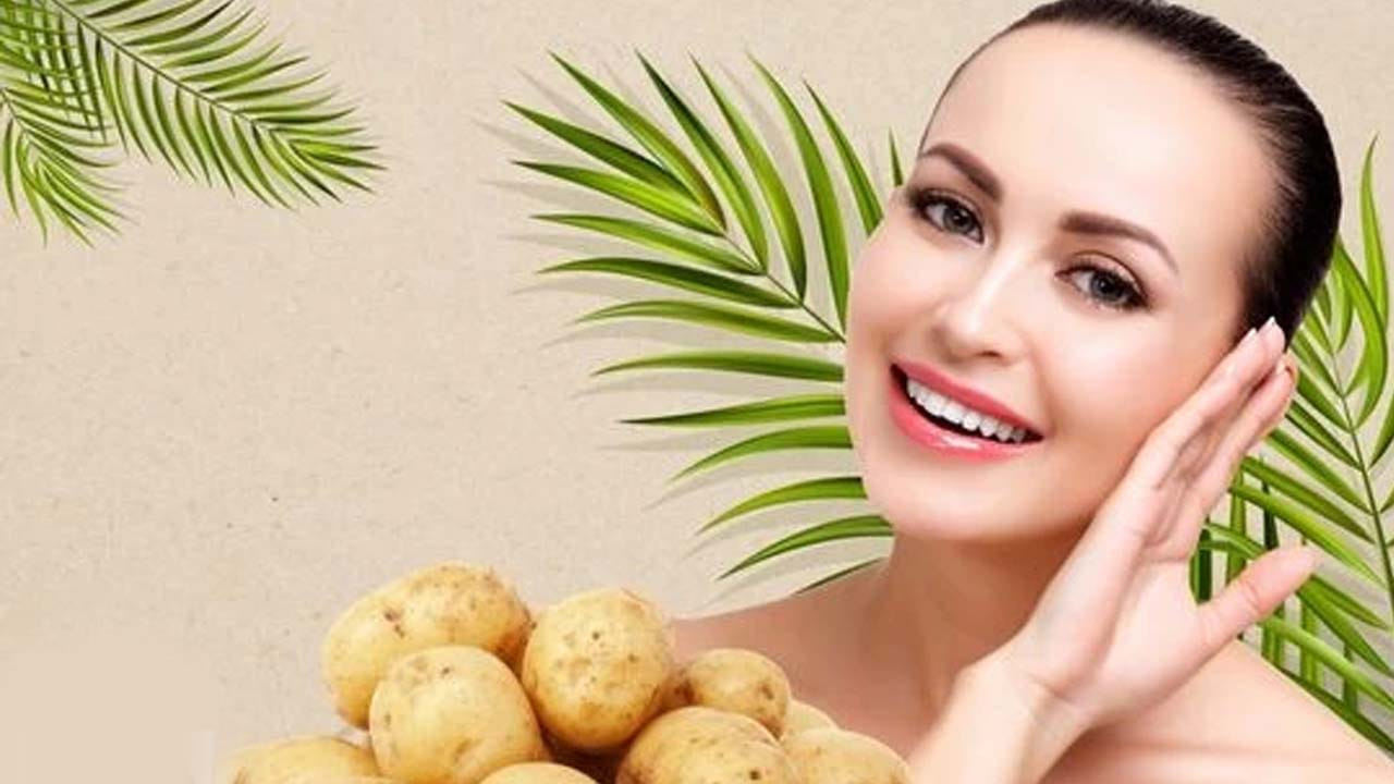 బంగాళ దుంప కూడా ముఖంపై మచ్చలను తొలిగించడంలో కీలకపాత్ర పోషిస్తుంది. దీనికి మరకలను తొలిగించే లక్షణాలు ఎక్కువగా ఉంటాయి. అందువలన మీరు బంగాళదుంప ముక్కలను నేరుగా మీ ముఖంపై రుద్దడం లేదా, బంగాళ దుంప రసంలో కొంచెం తేనె కలిపి ముఖానికి అప్లై చేసి 10 నిమిషాలు అలాగే ఉంచి తర్వాత శుభప్రపరుచుకోవాలి. ఇలా చేయడం వలన కూడా ముఖంపై మచ్చలు తొలిగిపోతాయంట.