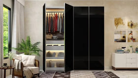 Vast tips: పొరపాటున కూడా 4 వస్తువులను అల్మారాలో ఉంచొద్దు!