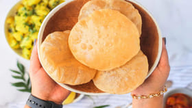 మైదా లేకుండా బియ్యం పిండితో.. మెత్త మెత్తని పూరీలు ఇలా చేయండి!