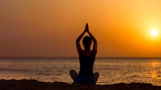 నేచురల్ గ్లో కోసం ముల్తానీ మట్టి బెస్ట్ ఆప్షన్.. కానీ అందరికీ కాదు! ఈ 3 రకాల చర్మం ఉన్నవారు పొరపాటున కూడా దీనిని తాకవద్దు!