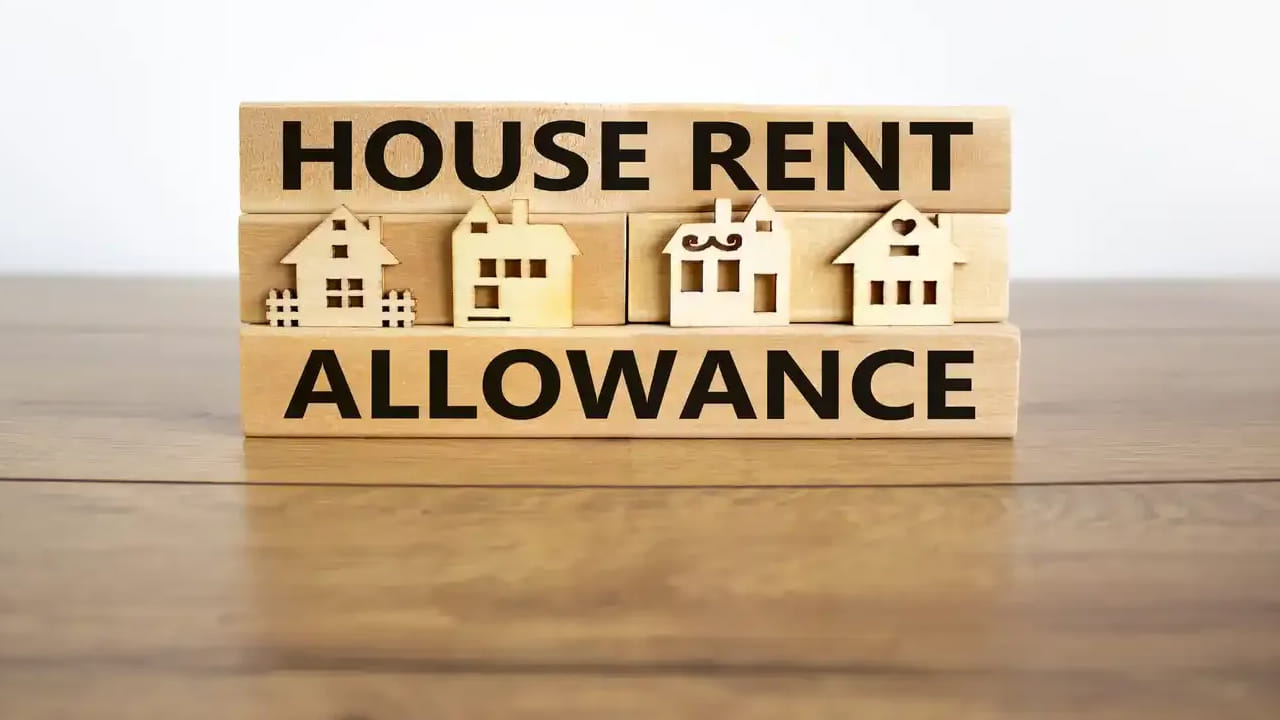 త్వరలో ప్రవేశపెట్టనున్న బడ్జెట్‌లో జీతం తీసుకునే ఉద్యోగులు, పన్ను చెల్లించేవారికి పలు మినహాయింపులు ఉంటాయని తెలుస్తోంది. ముఖ్యంగా జీతం తీసుకునేవారికి హౌస్ రెంట్ అలవెన్స్‌(HRA)లో పన్ను మినహాయింపులకు మరింత ఛాన్స్ ఉంది. హెచ్ఆర్‌ఏ క్లెయిమ్ చేసుకునేవారికి మరిన్ని మినహాయింపులు ఇవ్వనున్నారని తెలుస్తోంది. దీంతో జీతం తీసుకునేవారికి ఊరట లభించనుంది