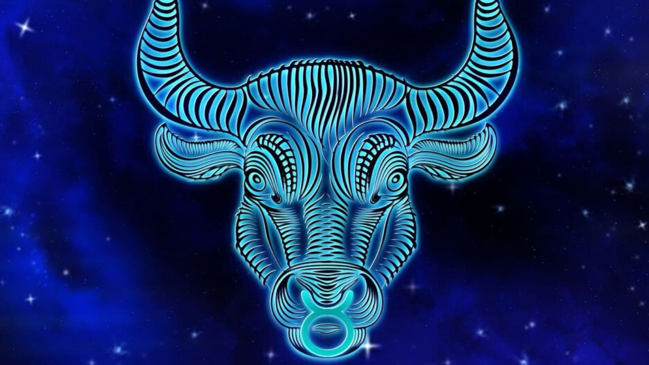 వృషభ రాశి : వృషభరాశి వారికి ఈ సంవత్సరం కలిసి వచ్చే సంవత్సరంగా చెప్పవచ్చు. ఈ సంవత్సరం మొత్తం వీరికి చాలా అద్భుతంగా ఉండనుంది. ఆదాయం పెరుగుతుంది. వైవాహిక జీవితంలోని సమస్యలు తొలిగిపోయి చాలా సంతోషంగా గడుపుతారు. ఇంటా బయట సానుకూల వాతావరణం ఏర్పడుతుంది. ఆదాయం బాగుంటుంది. విద్యార్థులు విదేశీ ప్రయాణాలు చేయాలి అనుకునేవారి కోరిక నెరవేరుతుంది. ఆనందకరంగా గడిచిపోతుంది 