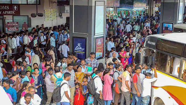 Ticket Charges: సంక్రాంతికి ఇంటికెళ్లే ప్రయాణికులకు భారీ ఊరట.. టికెట్ల ఛార్జీలపై ప్రభుత్వం కొత్త రూల్స్.. అధిక ధరలకు చెక్ పడ్డట్లే..