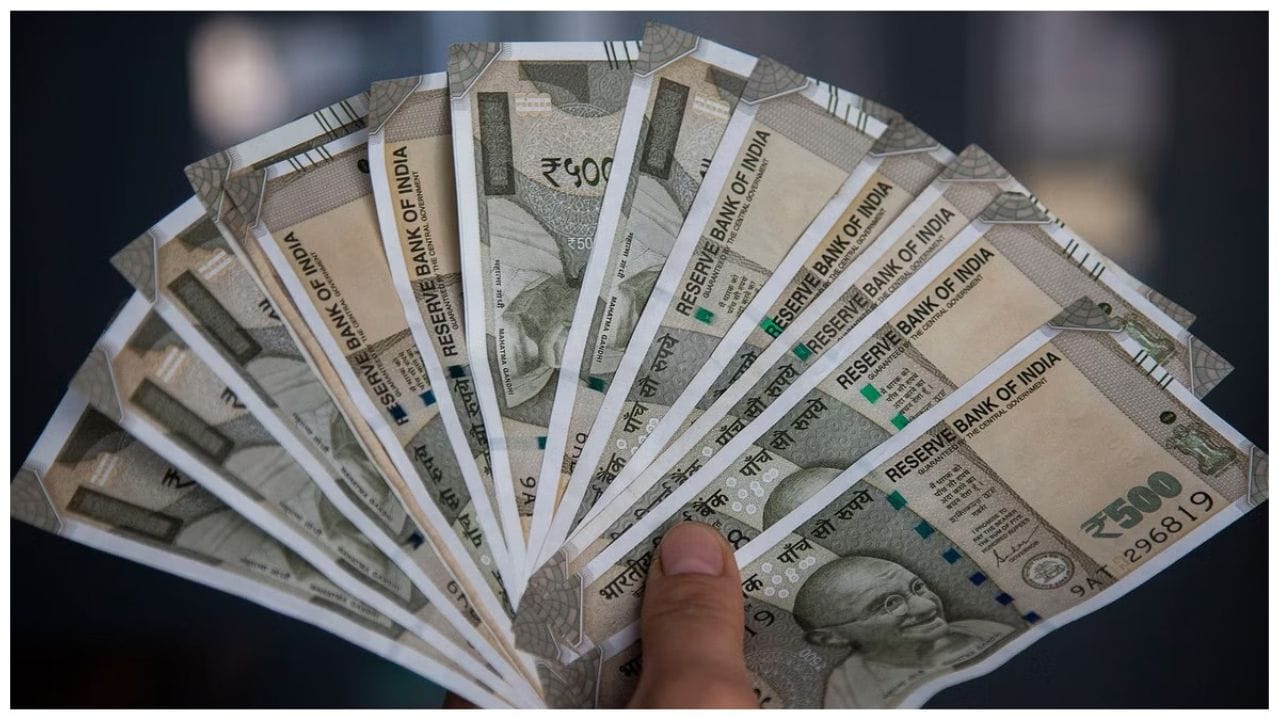 తక్కువ పెట్టుబడితో అధిక ఆదాయం: ఈ వ్యాపారాలన్నింటినీ ఎక్కువ రిస్క్ లేకుండా ఇంట్లో ఉండే చేసుకోవచ్చు. వీటిని మీరు చిన్నగా ప్రారంభించి క్రమంగా విస్తరించవచ్చు. ముఖ్యంగా సెకండ్ ఇన్కమ్, స్థిరమైన ఆదాయం కోరుకునే వారికి ఈ బిజినెస్లు మంచి ఎంపిక (Note: ఈ వ్యాసంలోని సమాచారం కేవలం అవగాహన కోసం మాత్రమే అందించబడింది. ఏదైనా పెట్టుబడి పెట్టే ముందు లేదా ఏదైనా ఆర్థిక రిస్క్ తీసుకునే ముందు మీ ఆర్థిక సలహాదారుని సంప్రదించండి. వీటిని టీవీ9 దృవీకరించట్లేదు)