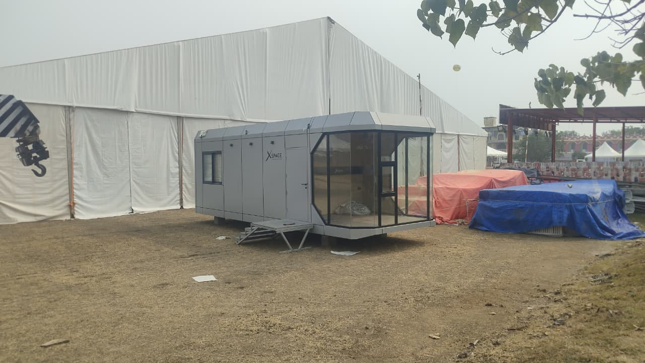 ప్రపంచ తెలుగు మహాసభలను ఘనంగా నిర్వహించేందుకు నిర్వాహకులు అన్ని ఏర్పాట్లు చేశారు. రేపటి నుంచి మూడు రోజుల పాటు ప్రపంచ తెలుగు మహా సభలు గుంటూరులోని సత్యసాయి స్పిరుచ్యువల్ సెంటర్‌లో జరగనున్నాయి. పెద్ద ఎత్తున వీఐపీలు తరలి రానున్నారు. వివిధ విభాగాల్లో లబ్ధప్రతిష్టులైన అనేక మంది వచ్చే ఈ సభల్లో వీఐపీల కోసం ప్రత్యేక ఏర్పాట్లు చేశారు. 