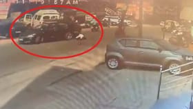 కారు రివర్స్ చేస్తుండగా ఘోరం.. ఇద్దరికి సీరియస్..!